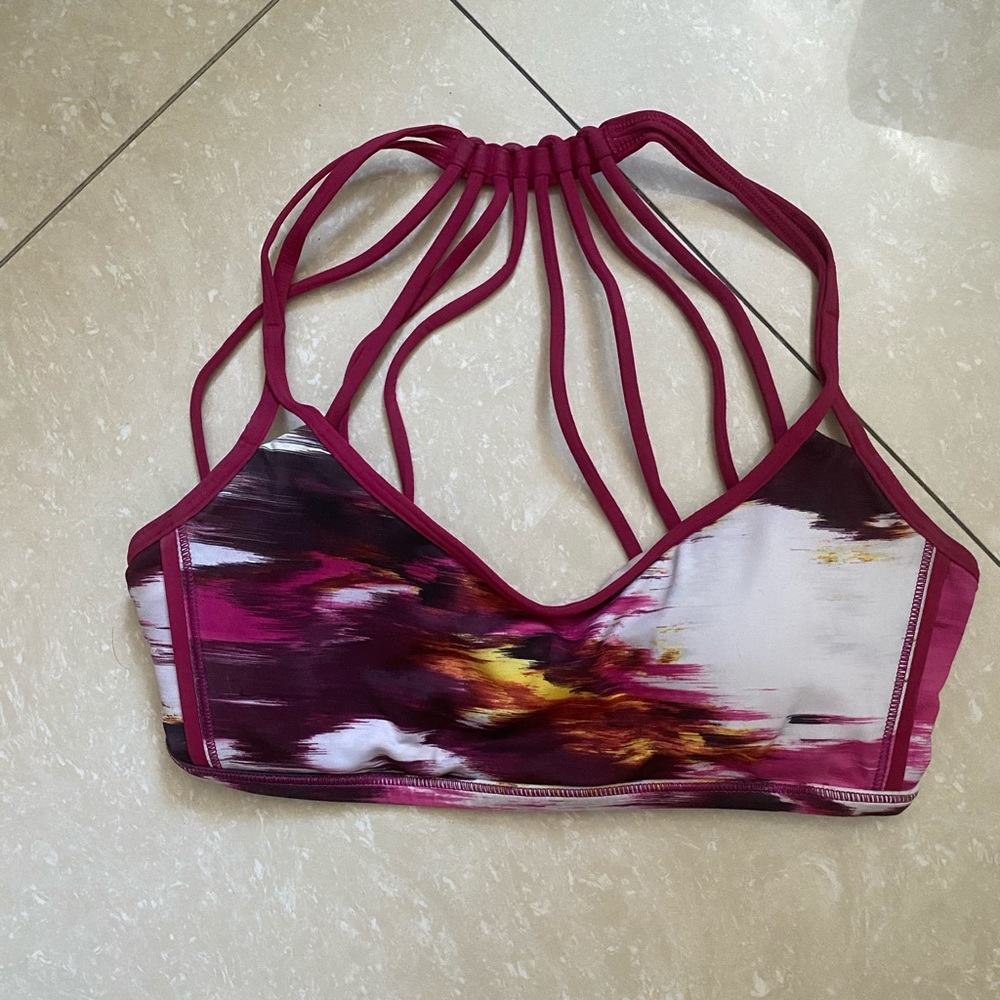 lululemon Lighten Up Bra, size 6, light support, luxtreme fabric, like new